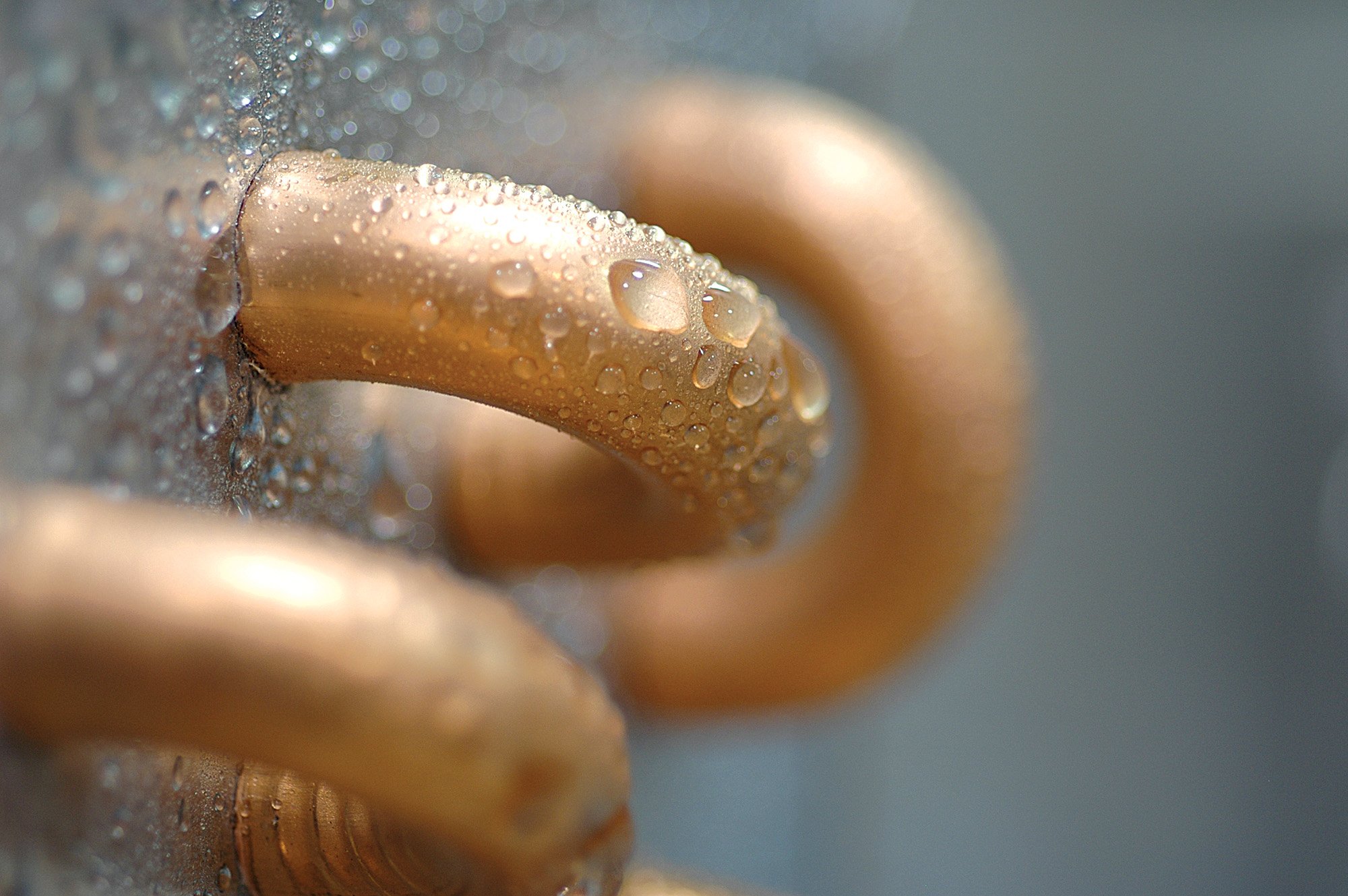 Cooling coil with condensation