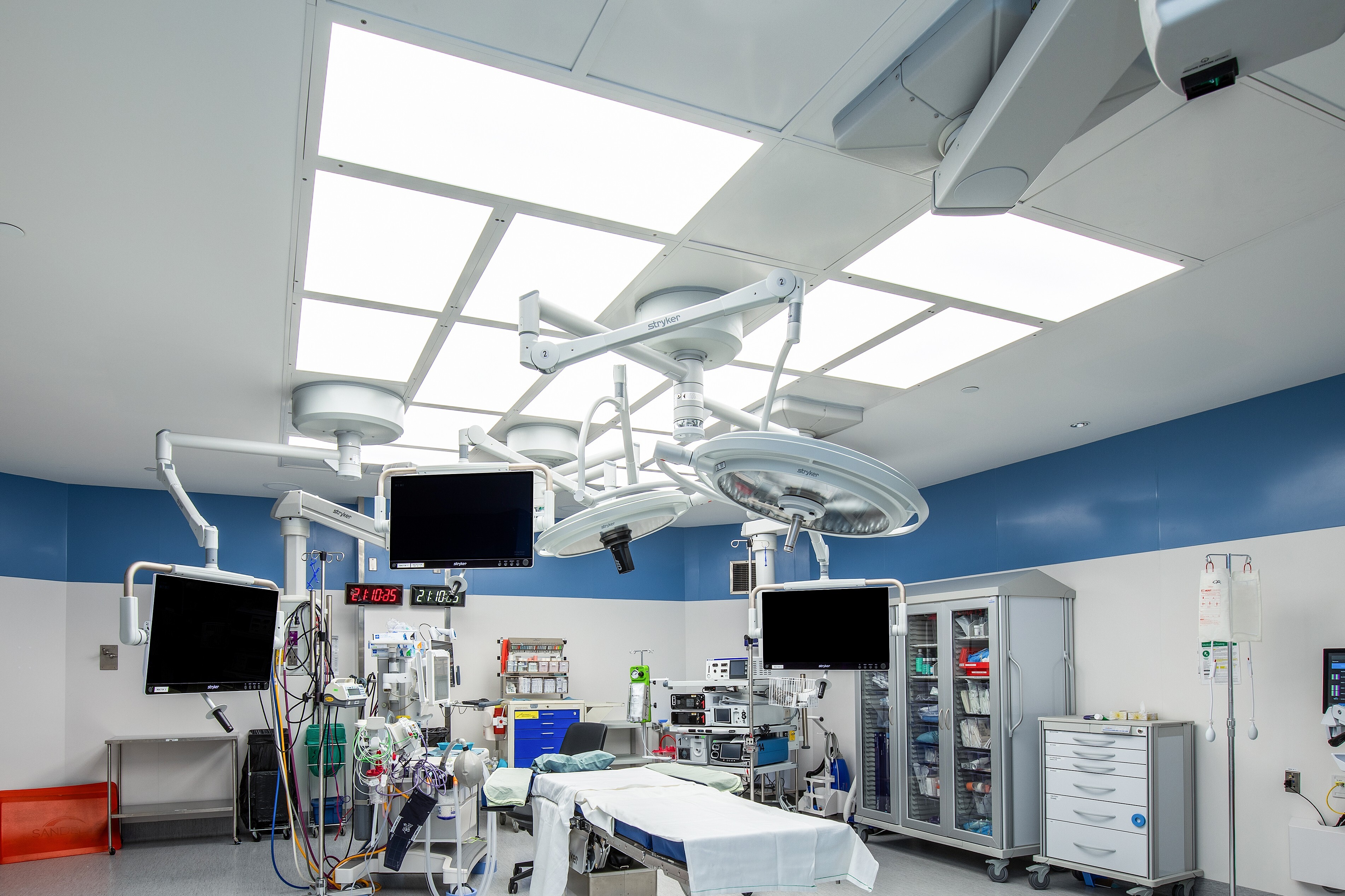 The Ultrasuite installed in the ceiling of an operating room